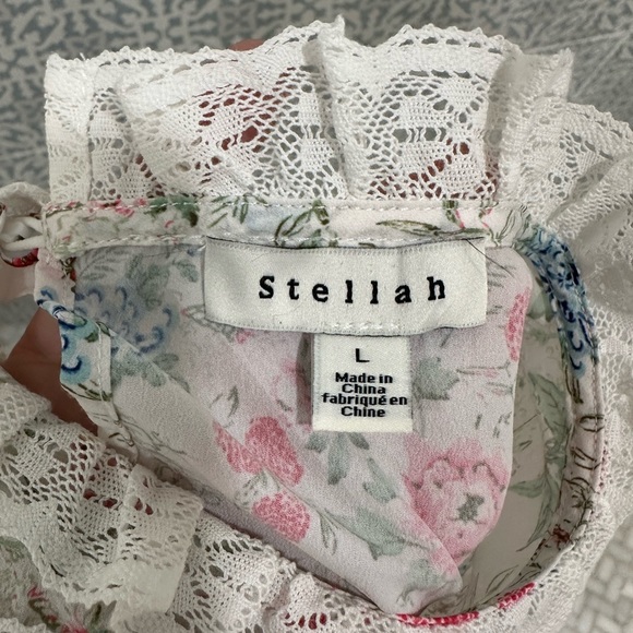 Floral and Lace Stellah Dress - Picture 3 of 3